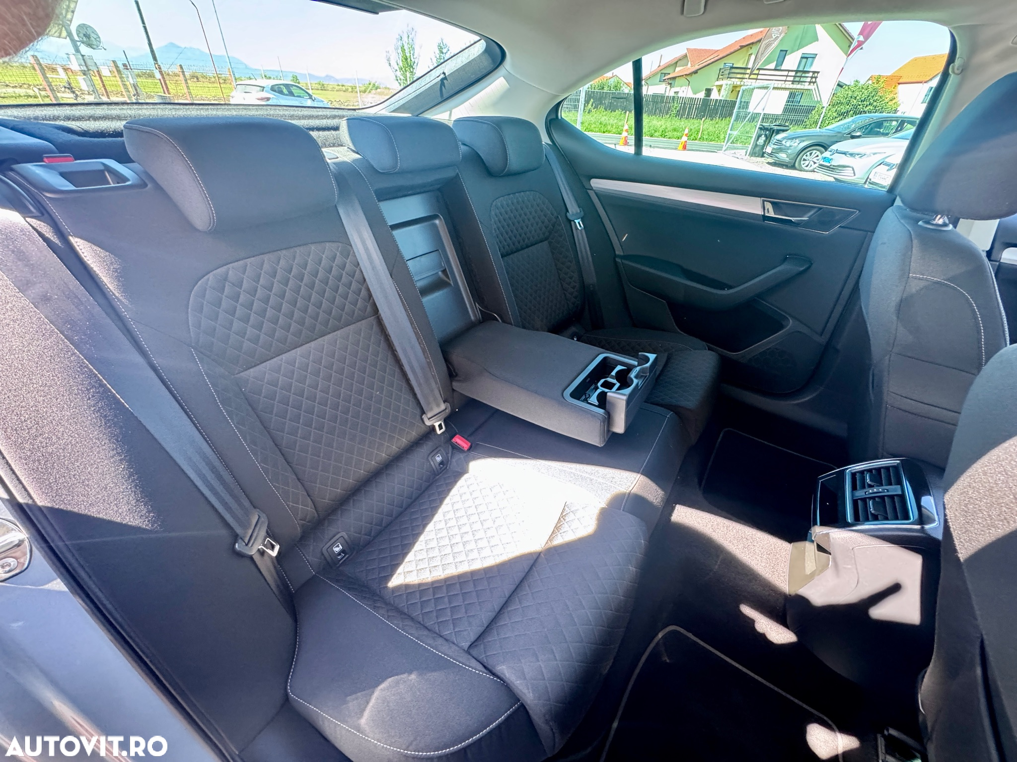Skoda Superb Combi 2.0 TDI DSG Ambition - 8