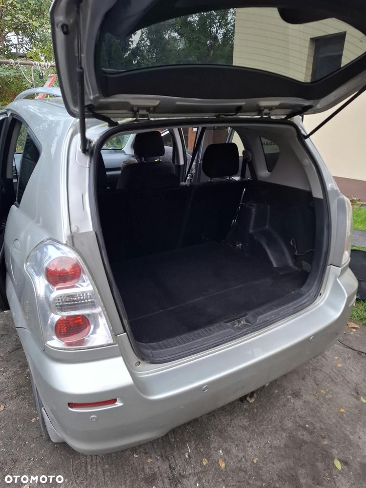 Toyota Corolla Verso 2.2 D-4D Prestige - 9