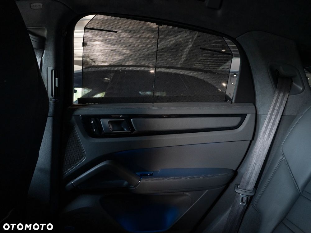 Porsche Cayenne - 34