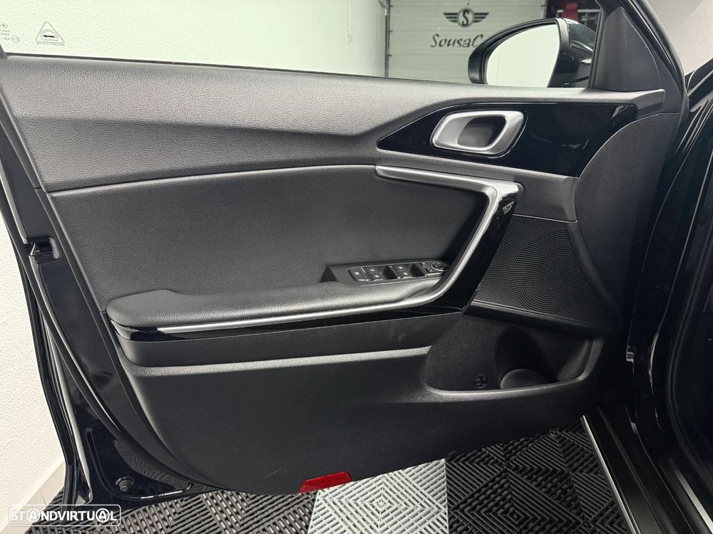 Kia XCeed 1.6 GDi PHEV Drive - 14