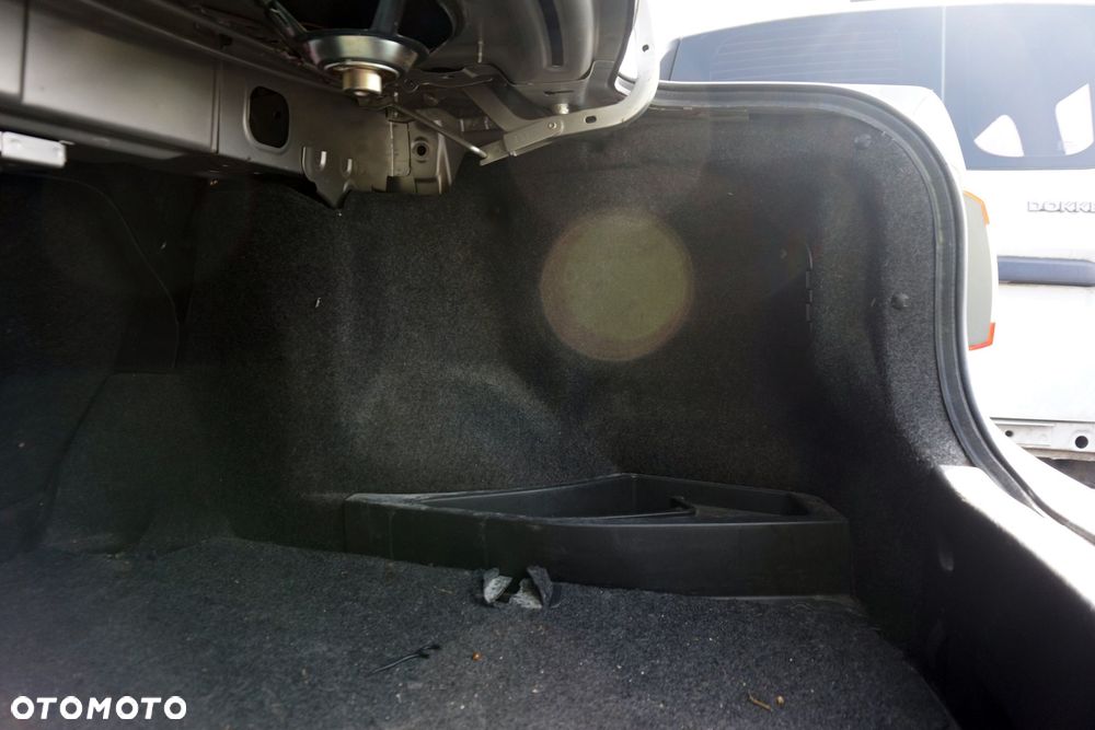 BOCZEK TAPICERKA BAGAŻNIKA PRAWA COROLLA E15 LIFT SEDAN 64710-02070-C0 TOYOTA 2010-2013 - 1