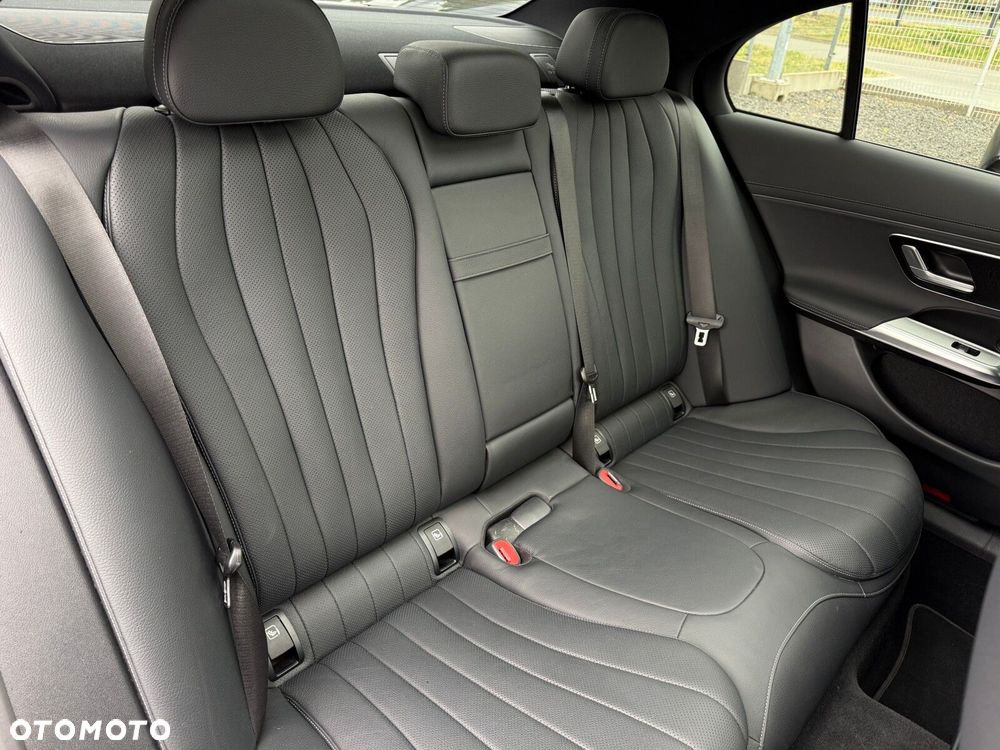 Mercedes-Benz Klasa E 220 d mHEV 4-Matic AMG 9G-Tronic - 32