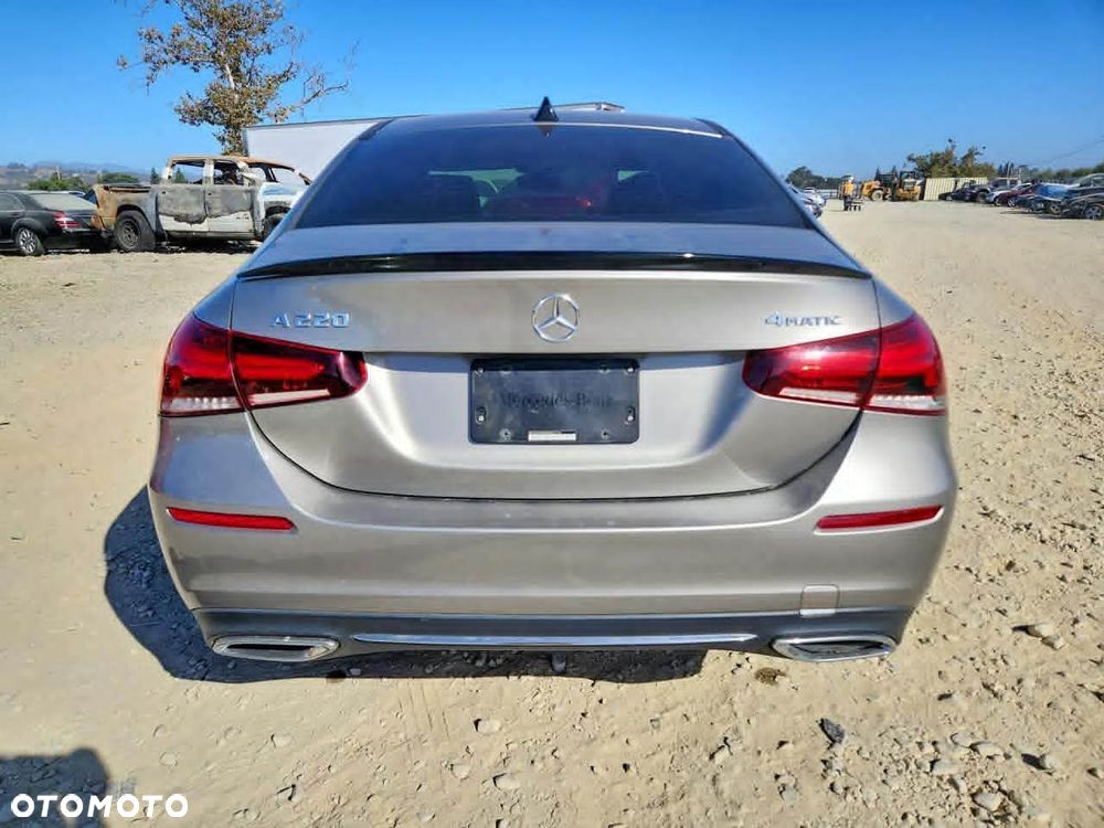 Mercedes-Benz Klasa A 220 4-Matic 7G-DCT - 4