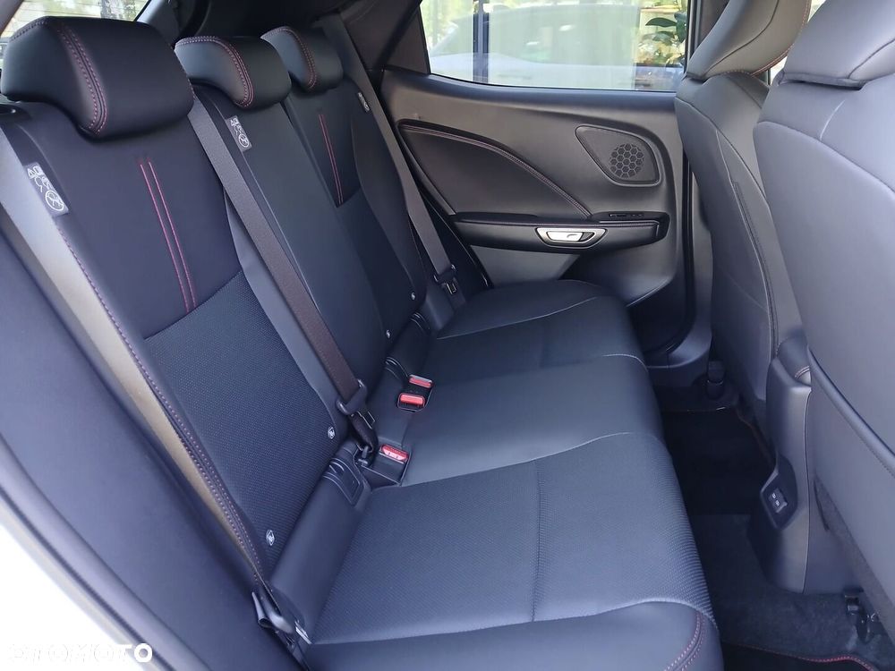 Lexus LBX 1.5 Hybrid Emotion - 29