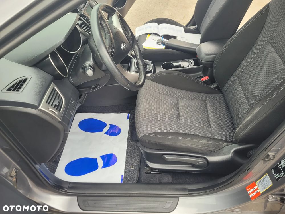 Hyundai i30 i30cw 1.6 Fifa World Cup Edition - 19