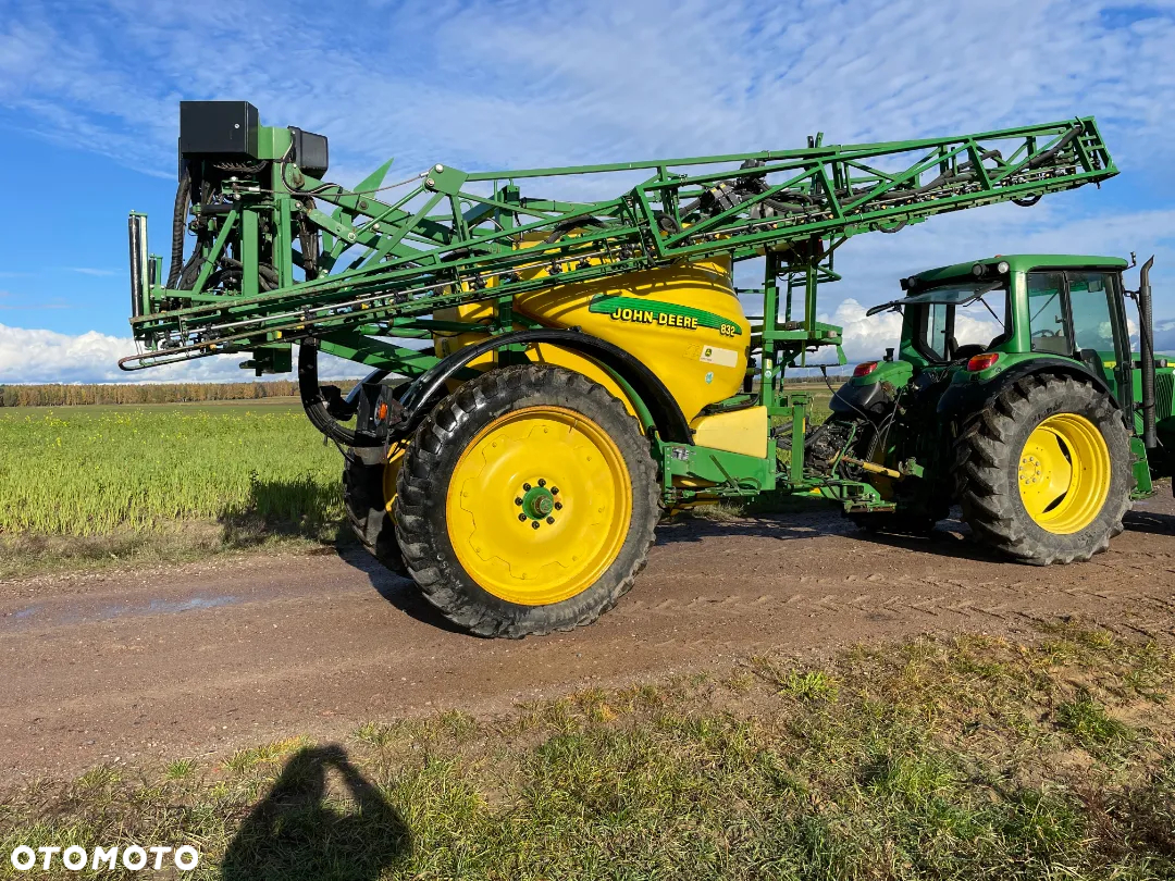 John Deere 832 - 2