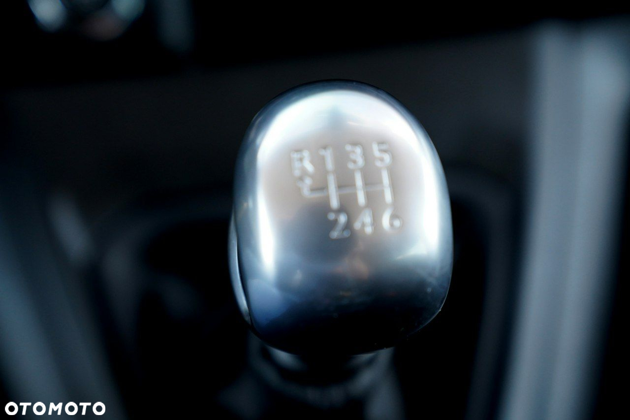 Peugeot Traveller - 13