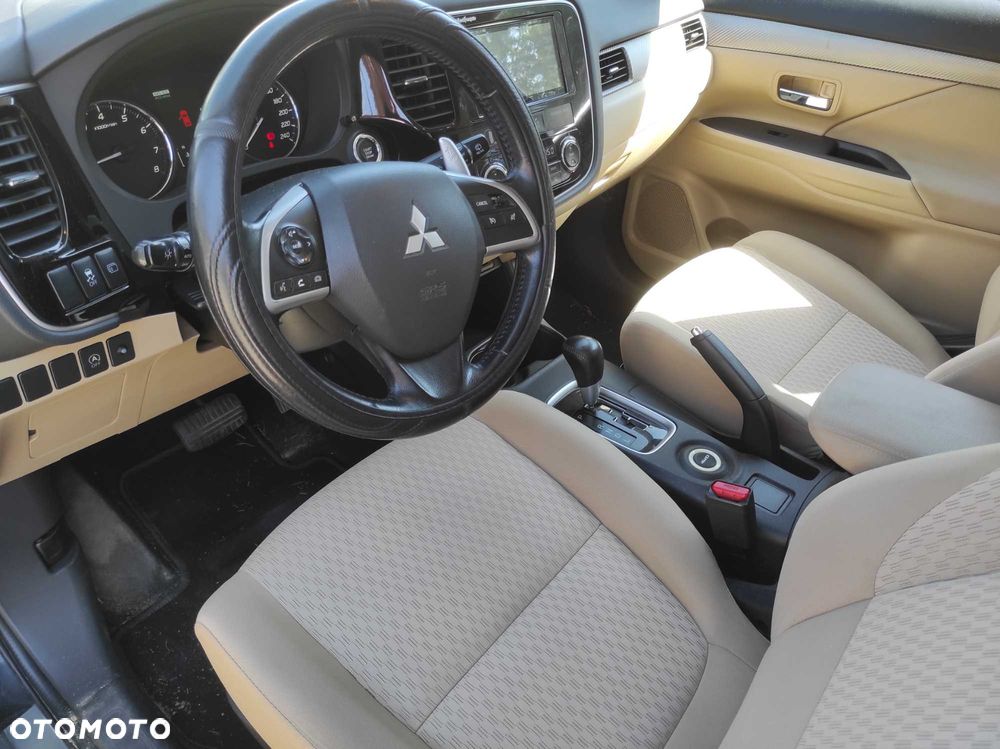 Mitsubishi Outlander - 8