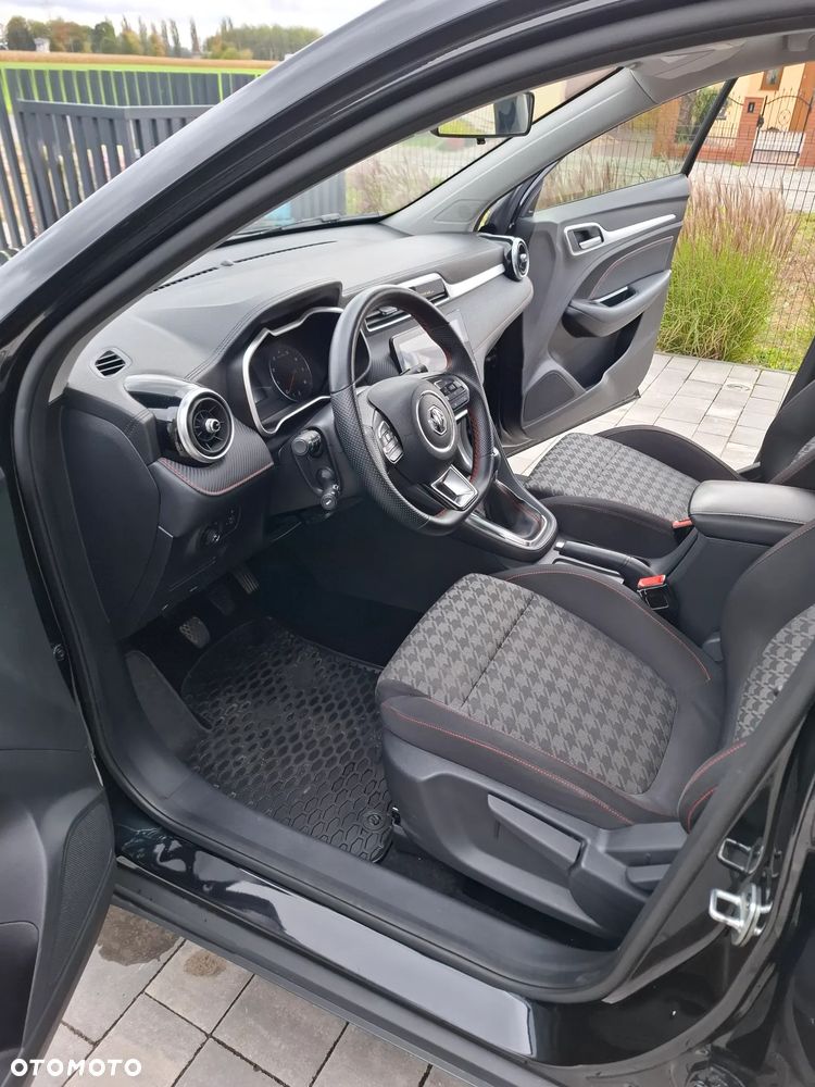 MG ZS - 10