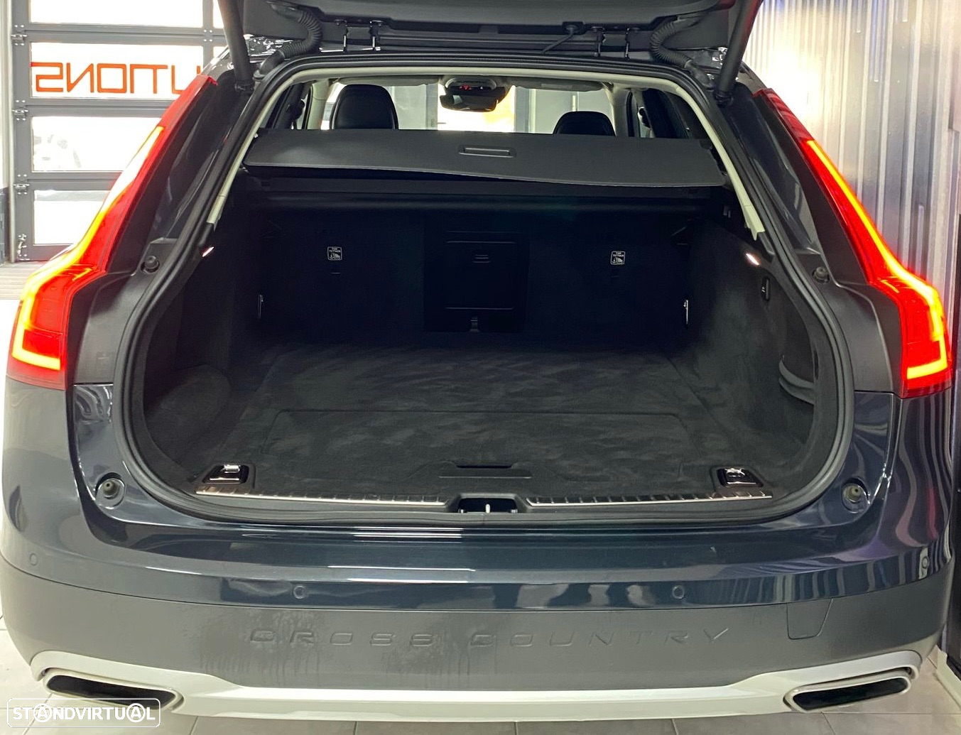 Volvo V90 Cross Country 2.0 D4 Pro AWD Geartronic - 17