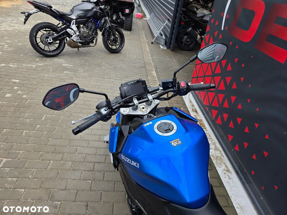 Suzuki GSX - 19