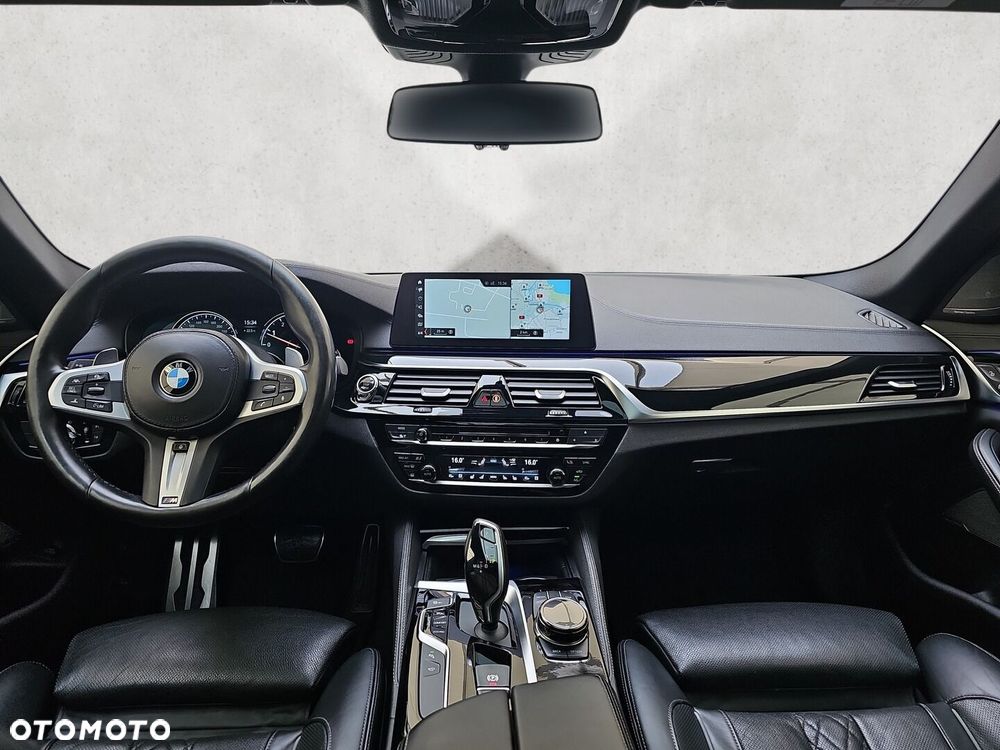 BMW Seria 5 M550i xDrive - 30