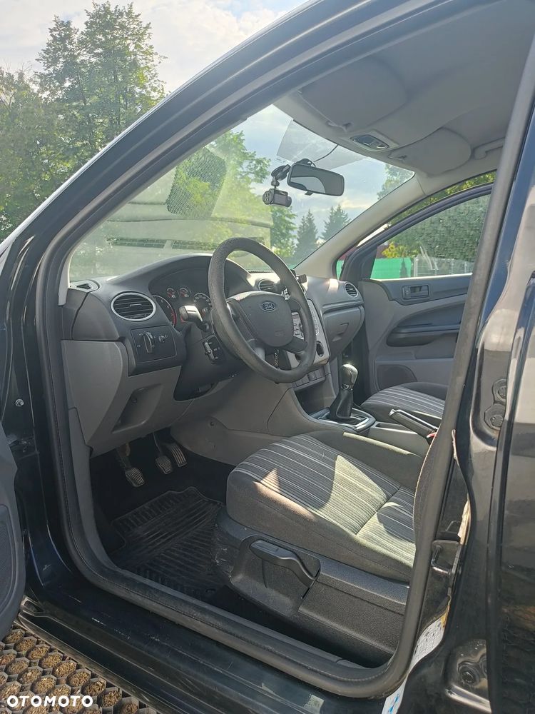 Ford Focus 1.6 Ambiente - 22