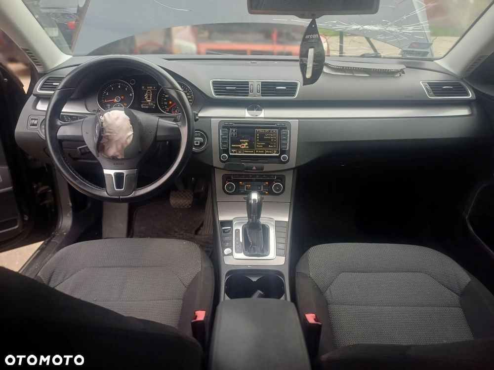 Volkswagen Passat - 13