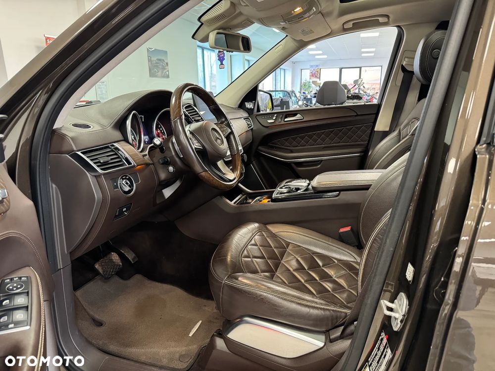 Mercedes-Benz GLS - 11