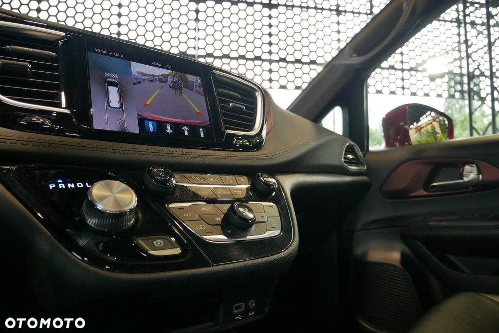 Chrysler Pacifica - 23