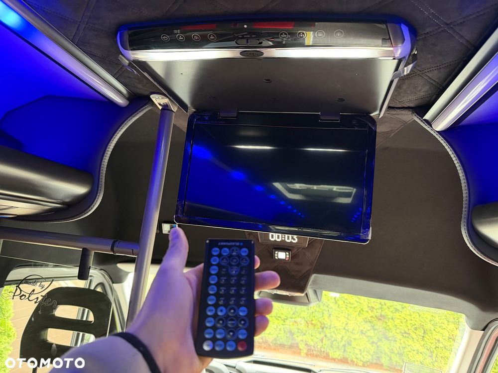 Iveco DAILY AUTOBUS 24 MIEJSCA / PRZEWÓZ OSÓB NIEPEŁNOSPRAWNYCH / KLIMA POSTOJOWA / WEBASTO / TELEWIZOR / LEDY W ŚRODKU KOLOROWE / Salon Polska/ Nowe Opony/Jak Nowe/Mały Przebieg/ - 36