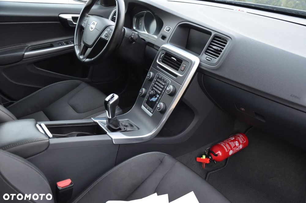 Volvo V60 D2 Momentum - 12