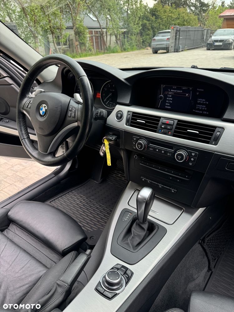 BMW Seria 3 330i xDrive Edition Sport - 13