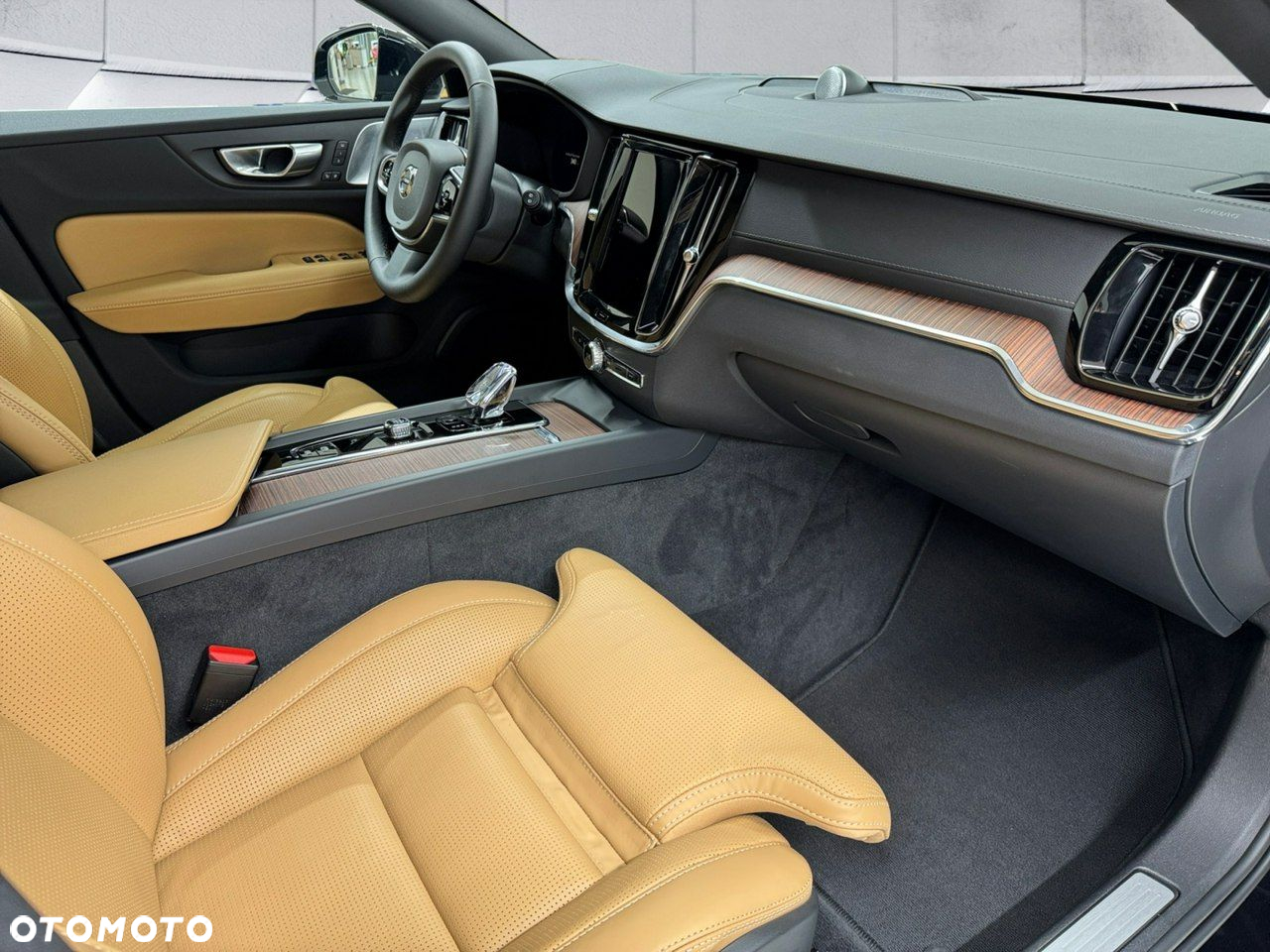 Volvo V60 Cross Country B5 B AWD Ultimate - 29