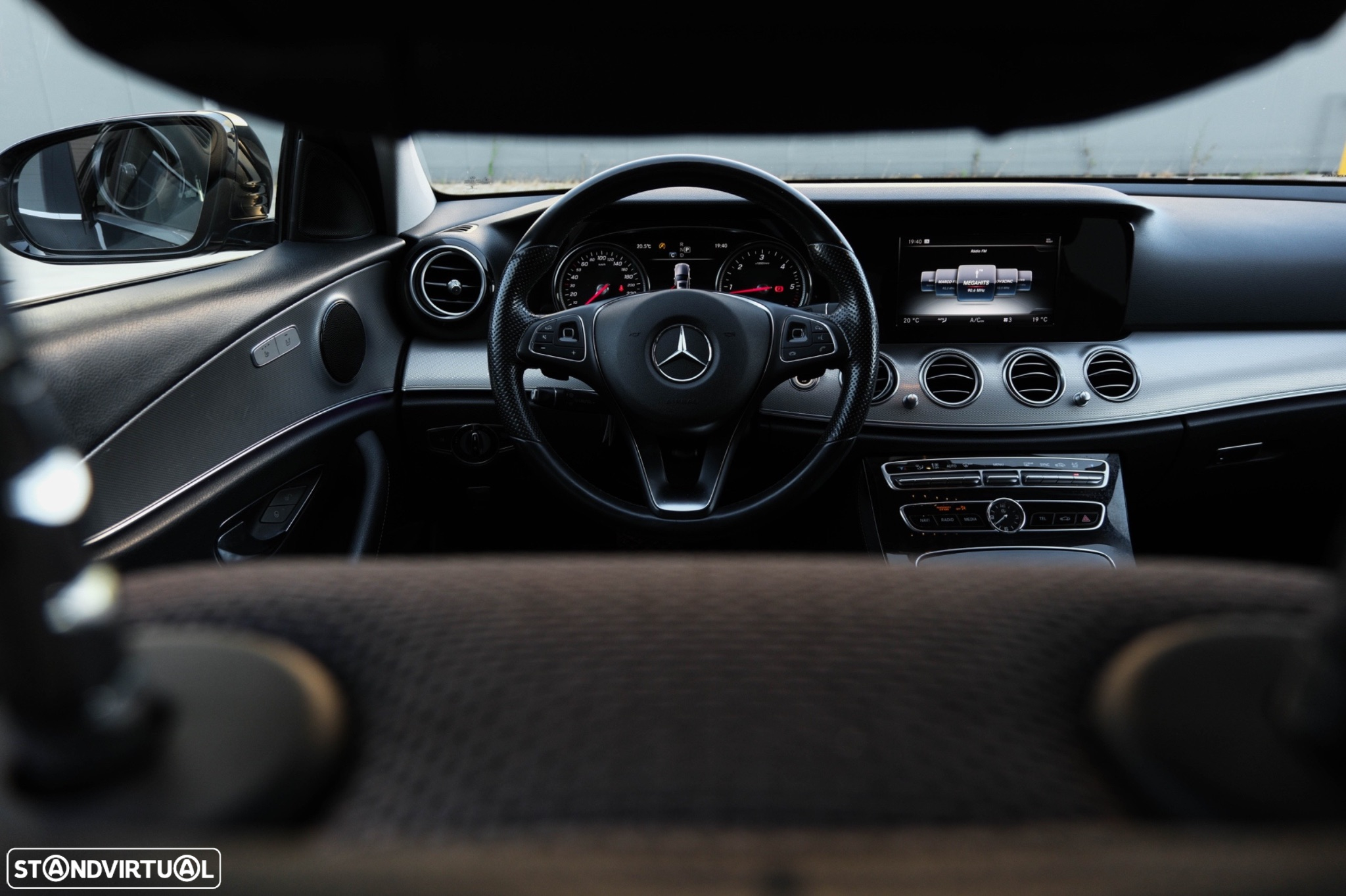 Mercedes-Benz E 220 BlueTEC Avantgarde Auto. - 24
