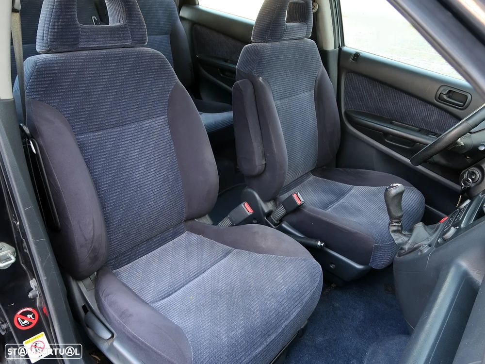 Honda Stream 1.7 ES - 17