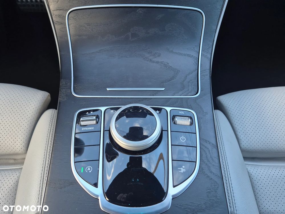 Mercedes-Benz Klasa C 300 9G-TRONIC AMG Line - 28