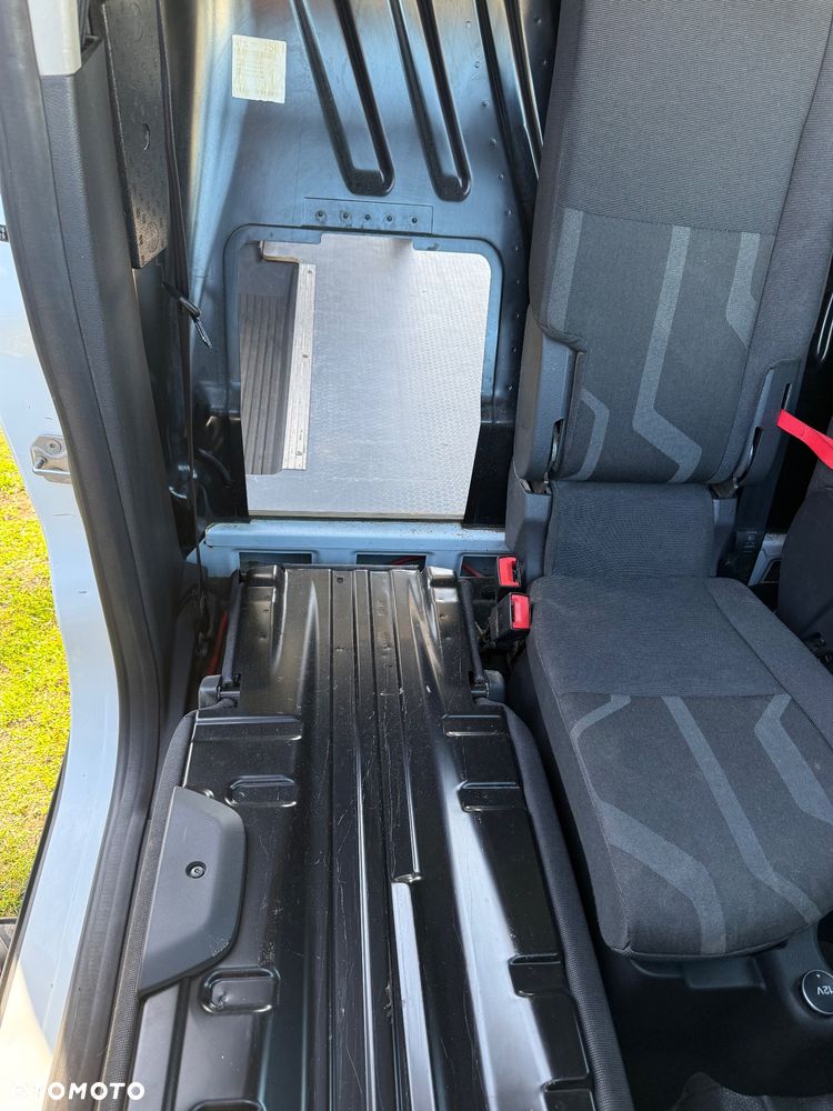 Ford Transit Connect - 13