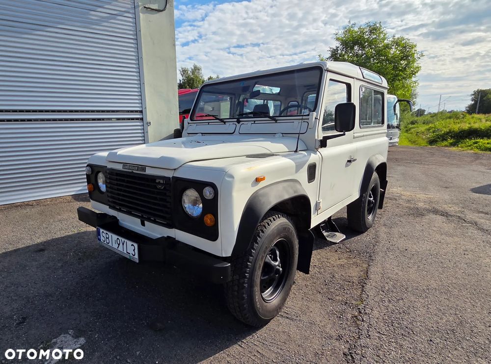 Land Rover Defender - 1