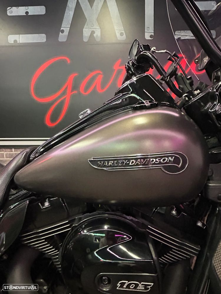 Harley-Davidson FLT FLRT FREEWHEELER - 18