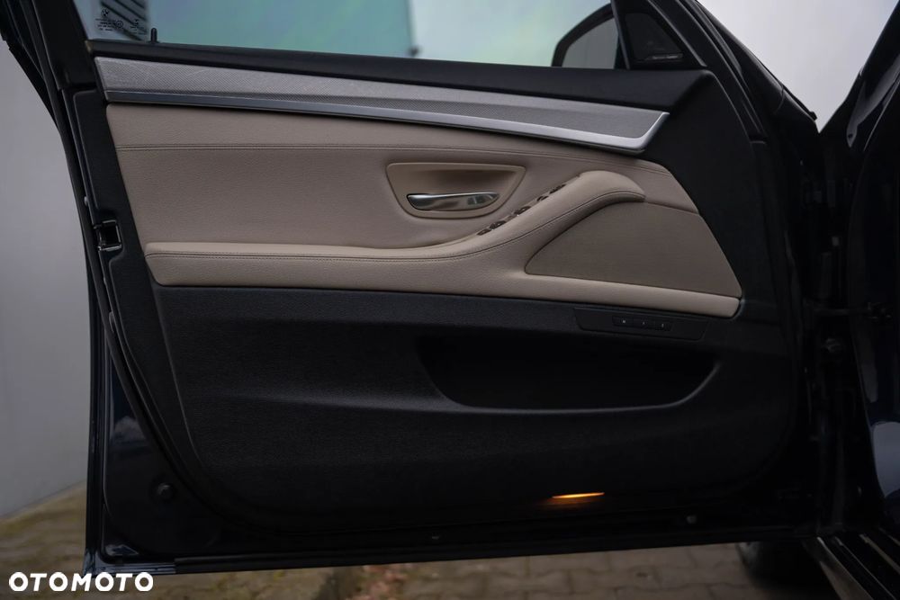 BMW Seria 5 530d xDrive Sport-Aut Luxury Line - 18