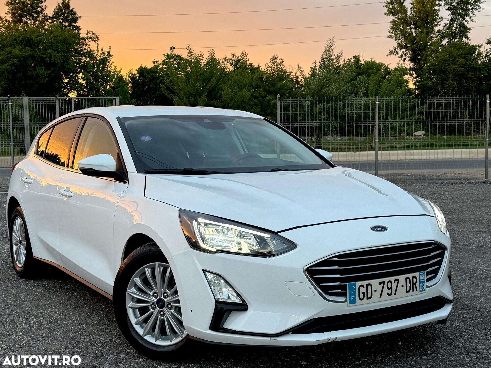 Ford Focus 1.0 EcoBoost Hybrid TITANIUM X - 1