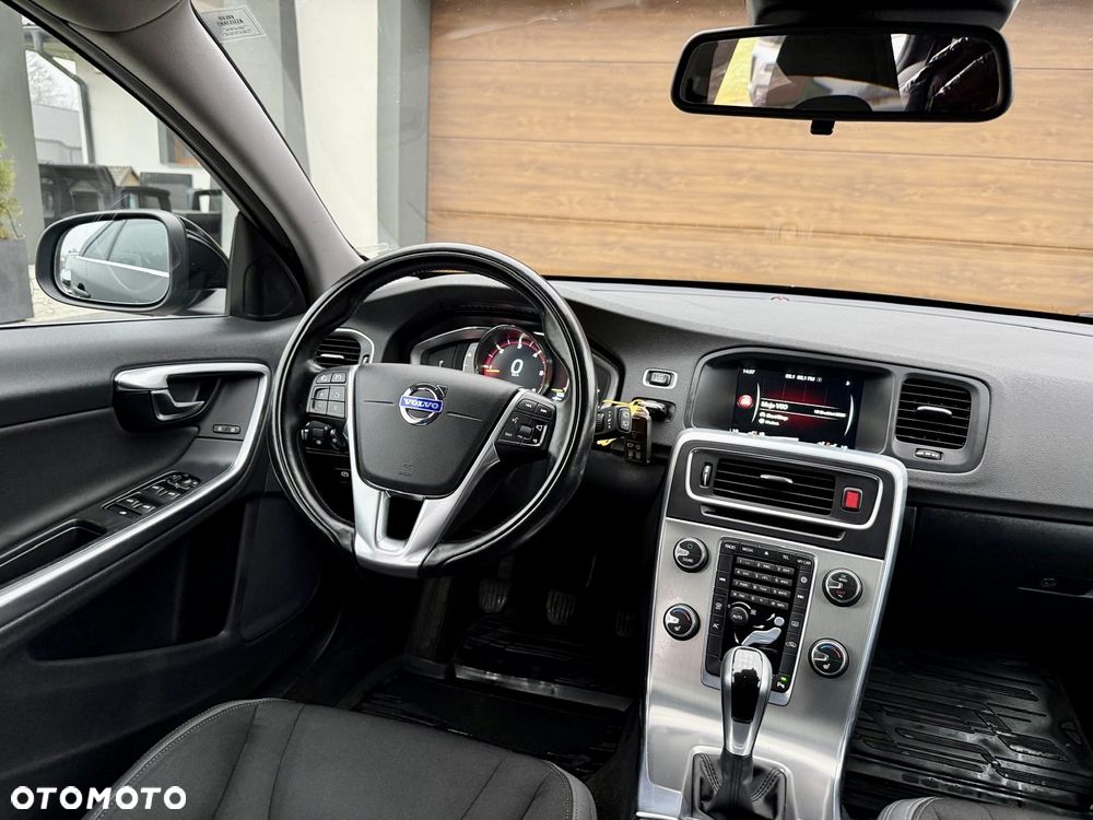Volvo V60 D4 Momentum - 16