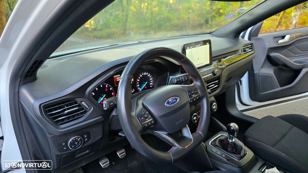 Ford Focus 1.0 EcoBoost S&S ST-LINE STYLE - 11