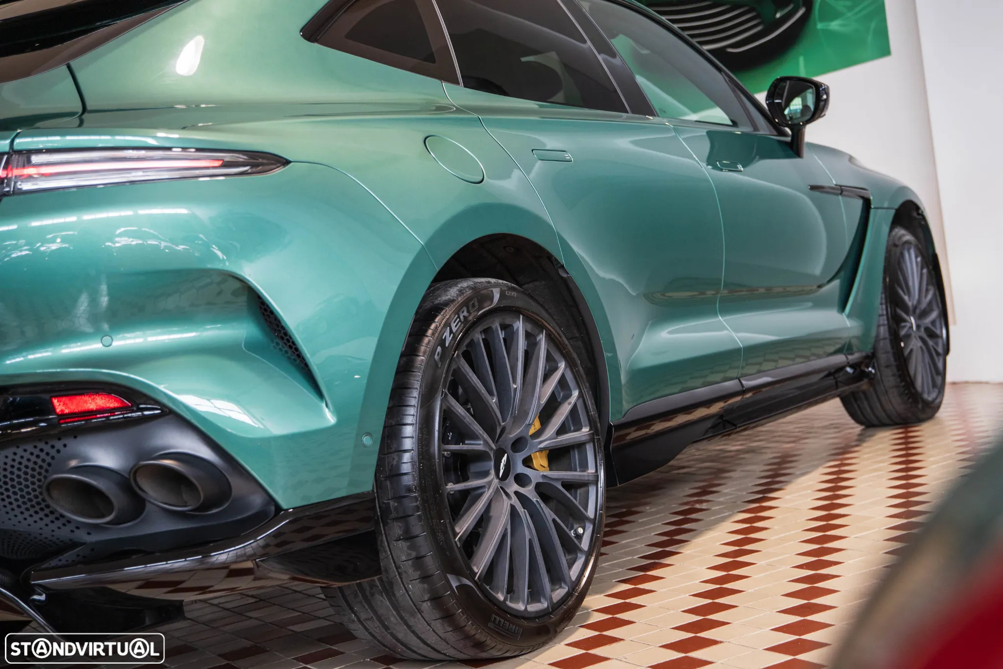 Aston Martin DBX 707 - 6