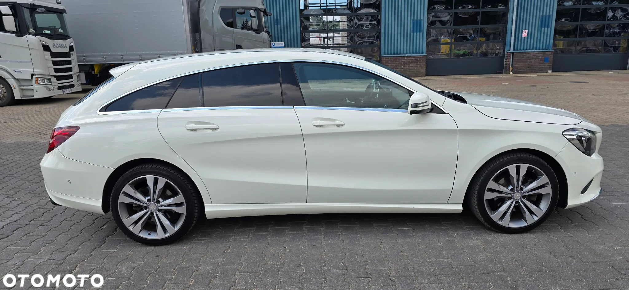 Mercedes-Benz CLA 200 7G-DCT Urban - 17