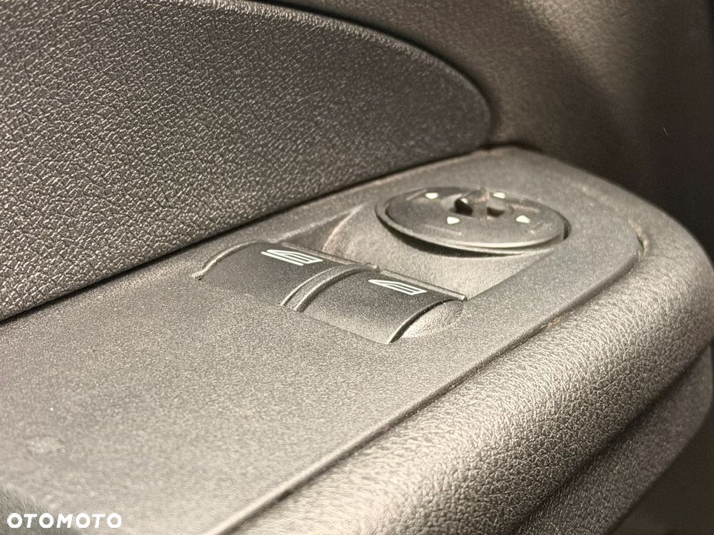 Ford Focus 1.6 Ambiente - 22