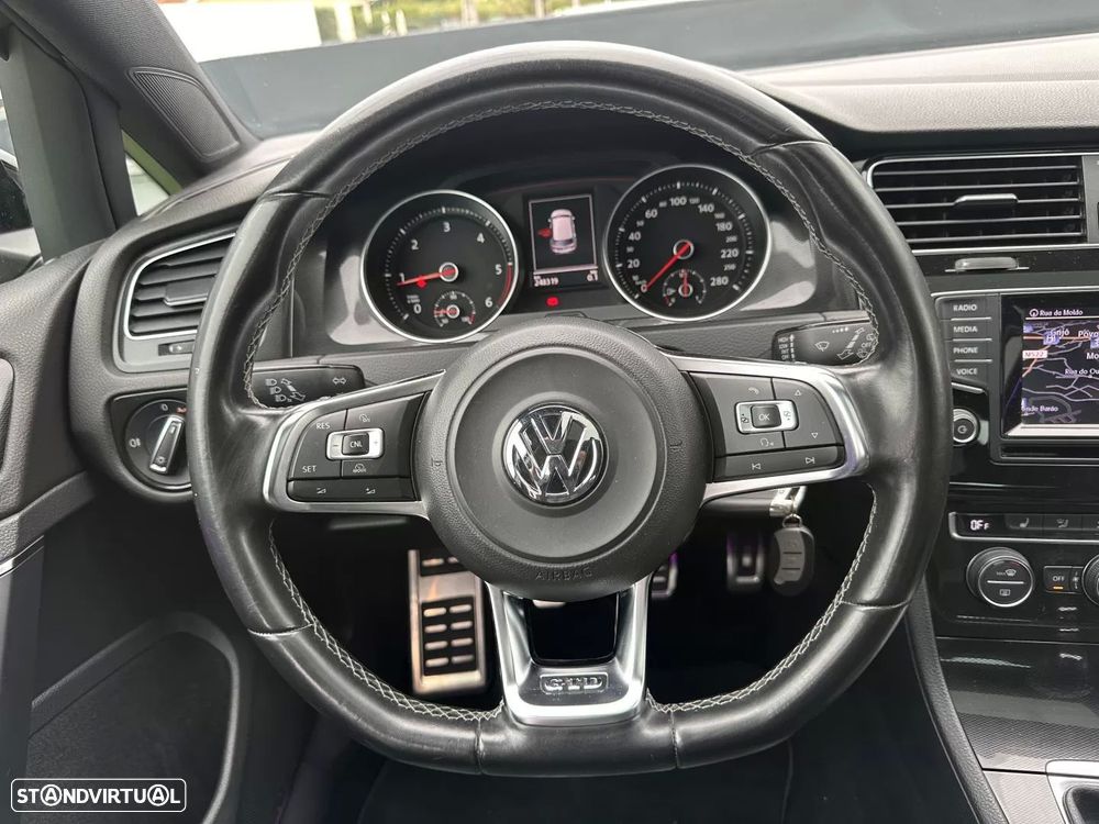 VW Golf 2.0 TDI GTD - 41