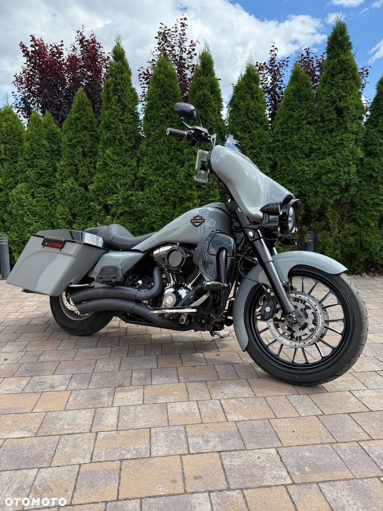 Harley-Davidson FLH Electra Glide - 1