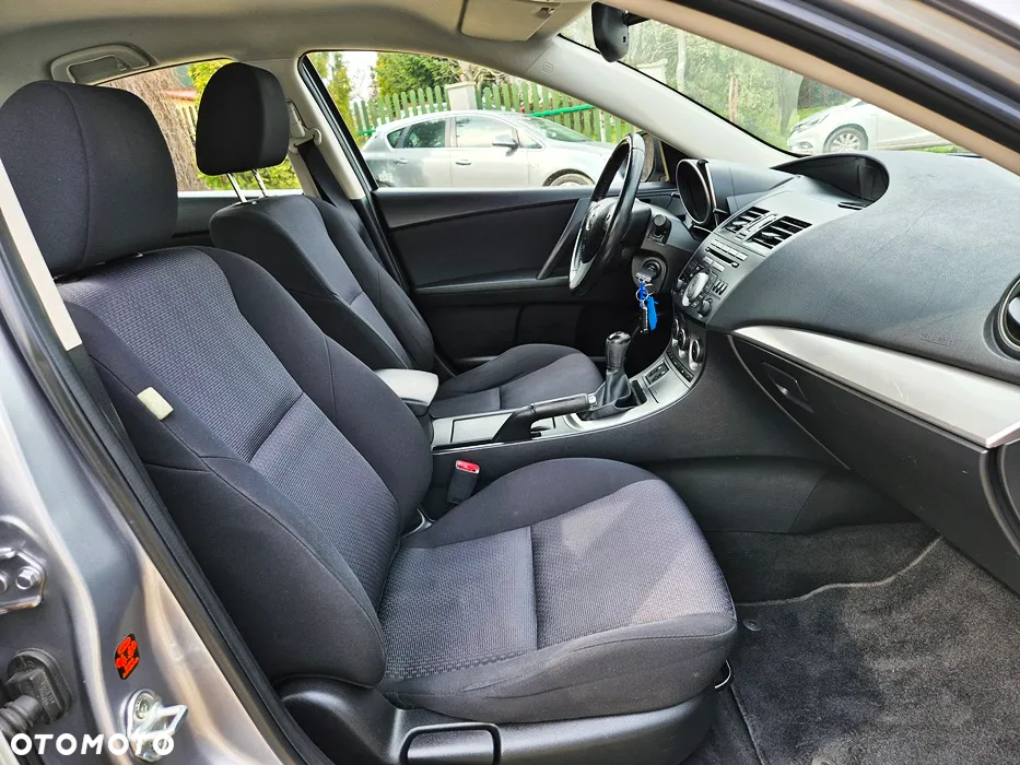 Mazda 3 2.0 Exclusive + - 40