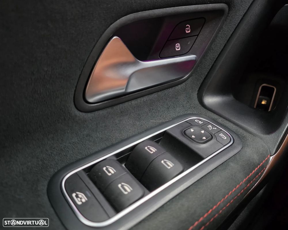 Mercedes-Benz A 250 Limousine e 8G-DCT AMG Line - 38