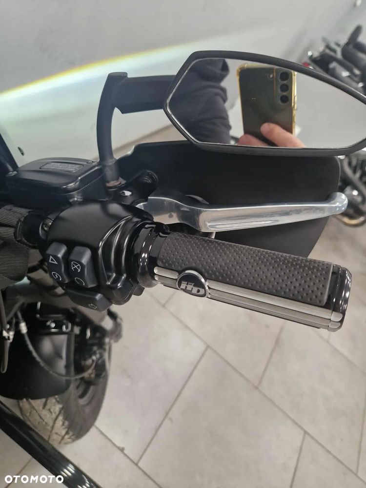 Harley-Davidson Softail Fat Bob - 13