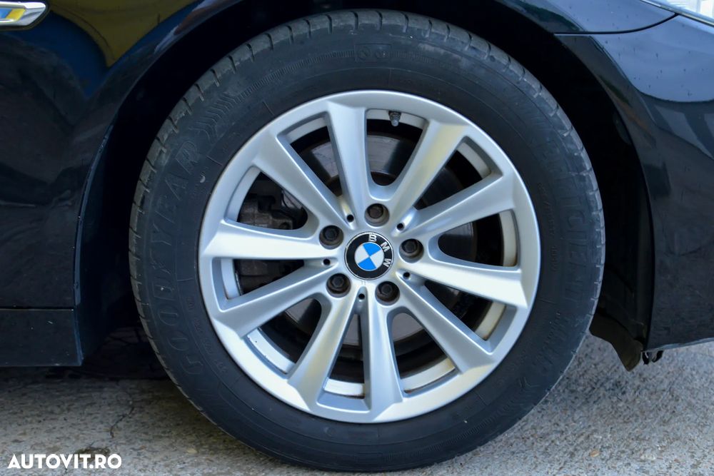BMW Seria 5 520d Aut. Luxury Line - 23