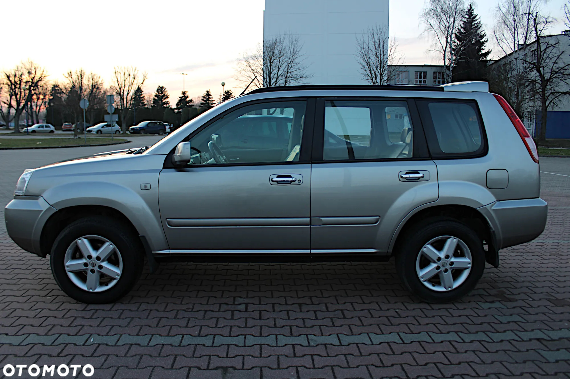 Nissan X-Trail 2.5 4x4 Elegance - 4