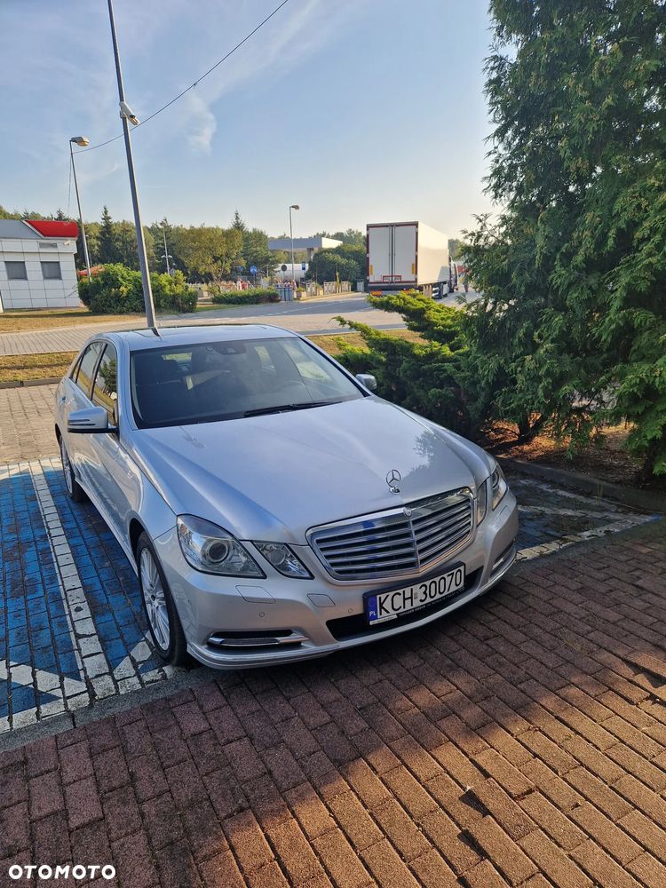 Mercedes-Benz Klasa E 220 CDI DPF BlueEFFICIENCY 7G-TRONIC Elegance - 16