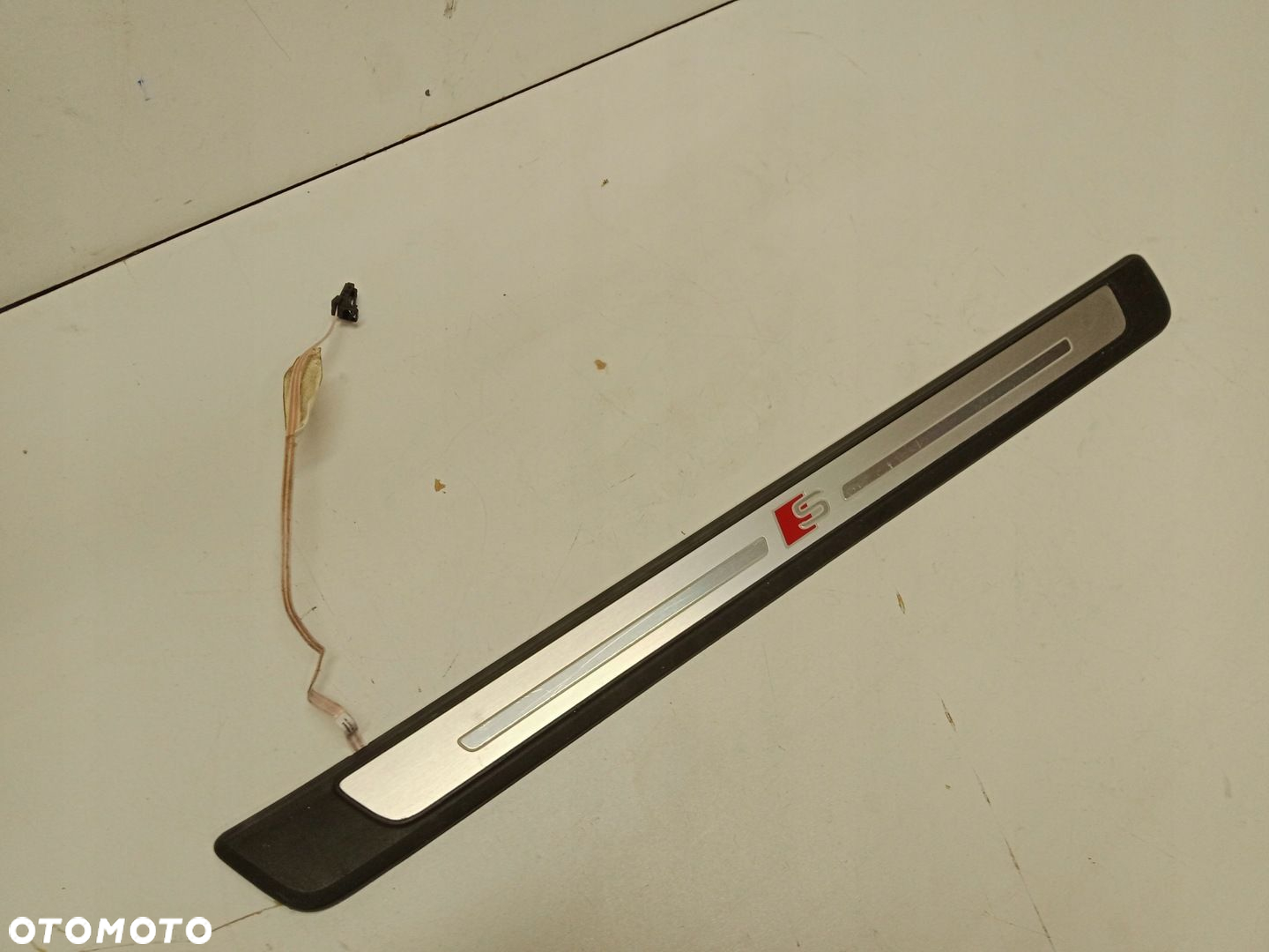 AUDI A3 S3 8V LISTWA PROGOWA PRAWA 8V0947418 - 2