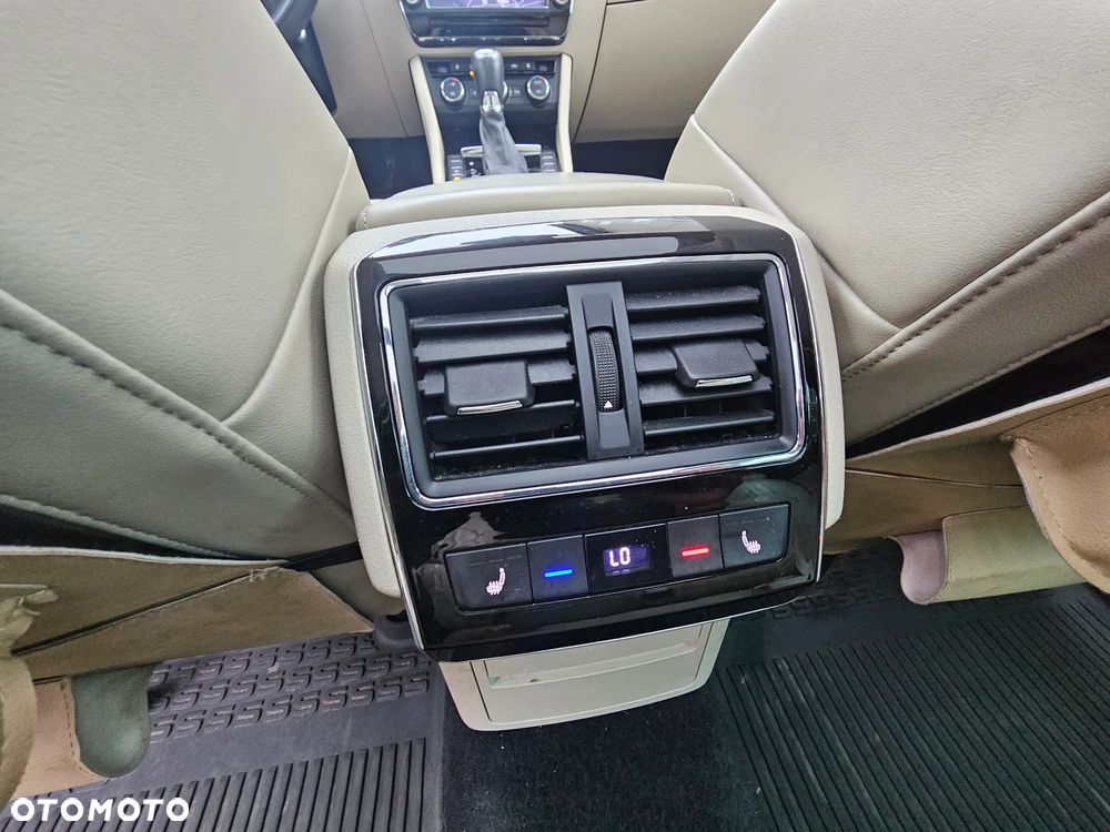 Skoda Superb 2.0 TSI 4x4 L&K DSG - 11