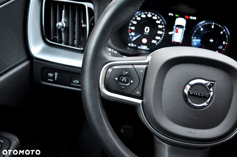 Volvo XC 60 D3 Momentum Pro - 24