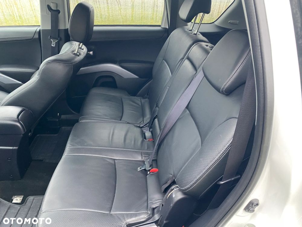 Mitsubishi Outlander 2.2 DI-D 4WD TC-SST XTRA - 13