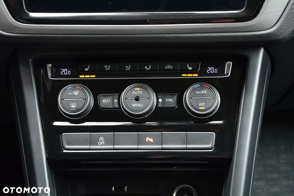 Volkswagen Touran - 24